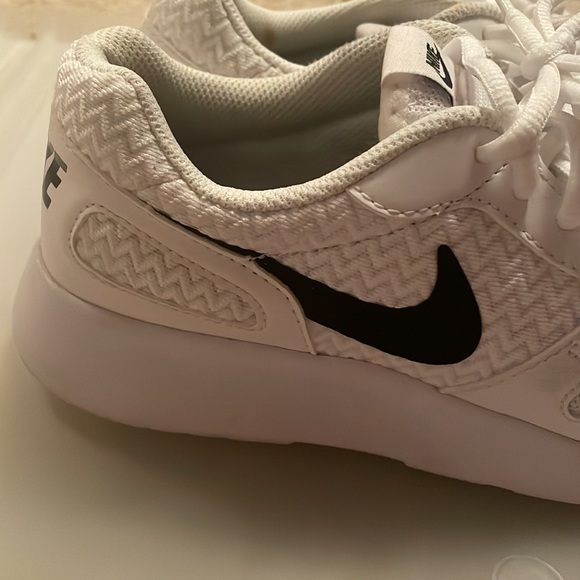 Women’s Nike Tanjun - Picture 2 of 4